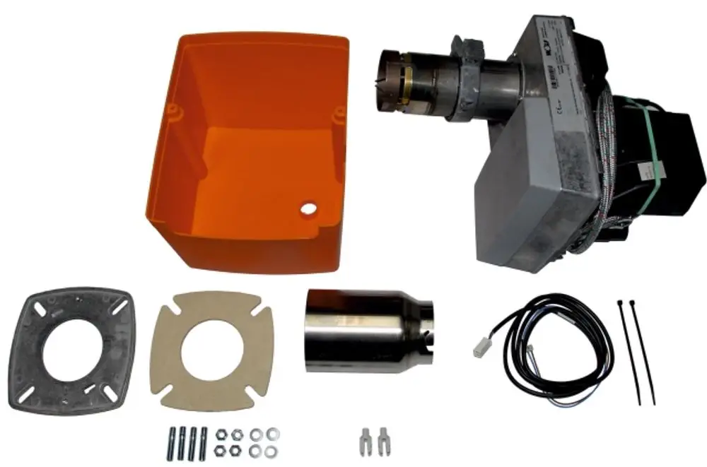 Teile eines Ölgebläsebrenners, einschließlich eines Motors, einer orangefarbenen Abdeckung, Montageplatten und benötigtem Zubehör. Produkt von Wolf, geeignet für Stahlkessel.
